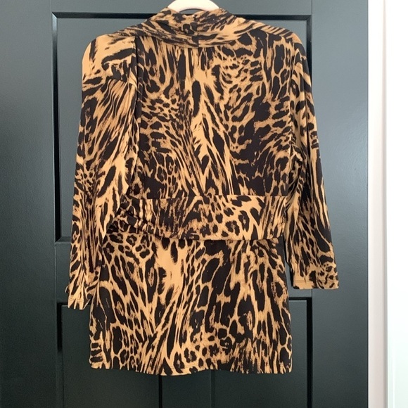 New York & Co Stretch Deep V-Neck Animal Print Blouse w/3/4 Sleeves. Size Large - Picture 3 of 12